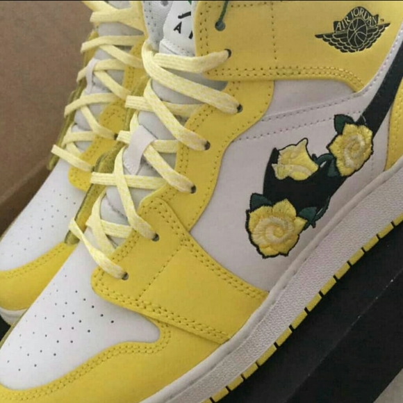 Youth Air Jordan 1 MidSE Rose Patch Dynamic Yellow Youth Air Jordan 1 MidSE Rose Patch Dynamic Yellow
